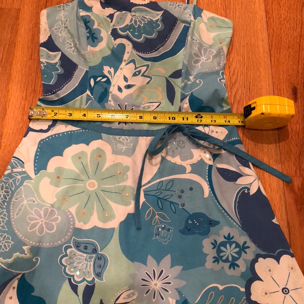 3/$25 New York and company size 6 dress - Picture 3 of 7